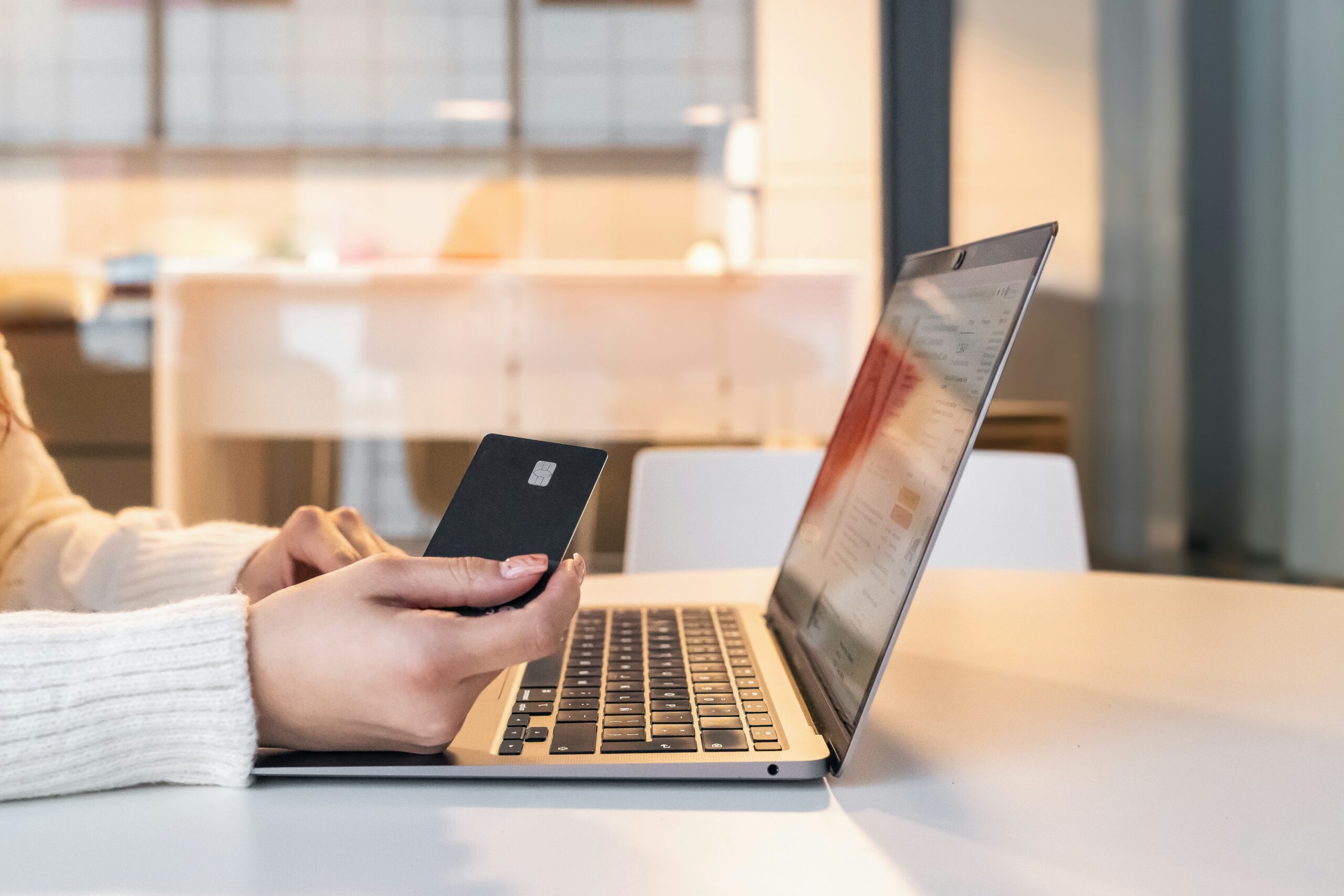 How to Choose the Right Shopify Plus    Checkout Customization Approach for    Enterprise (2024)