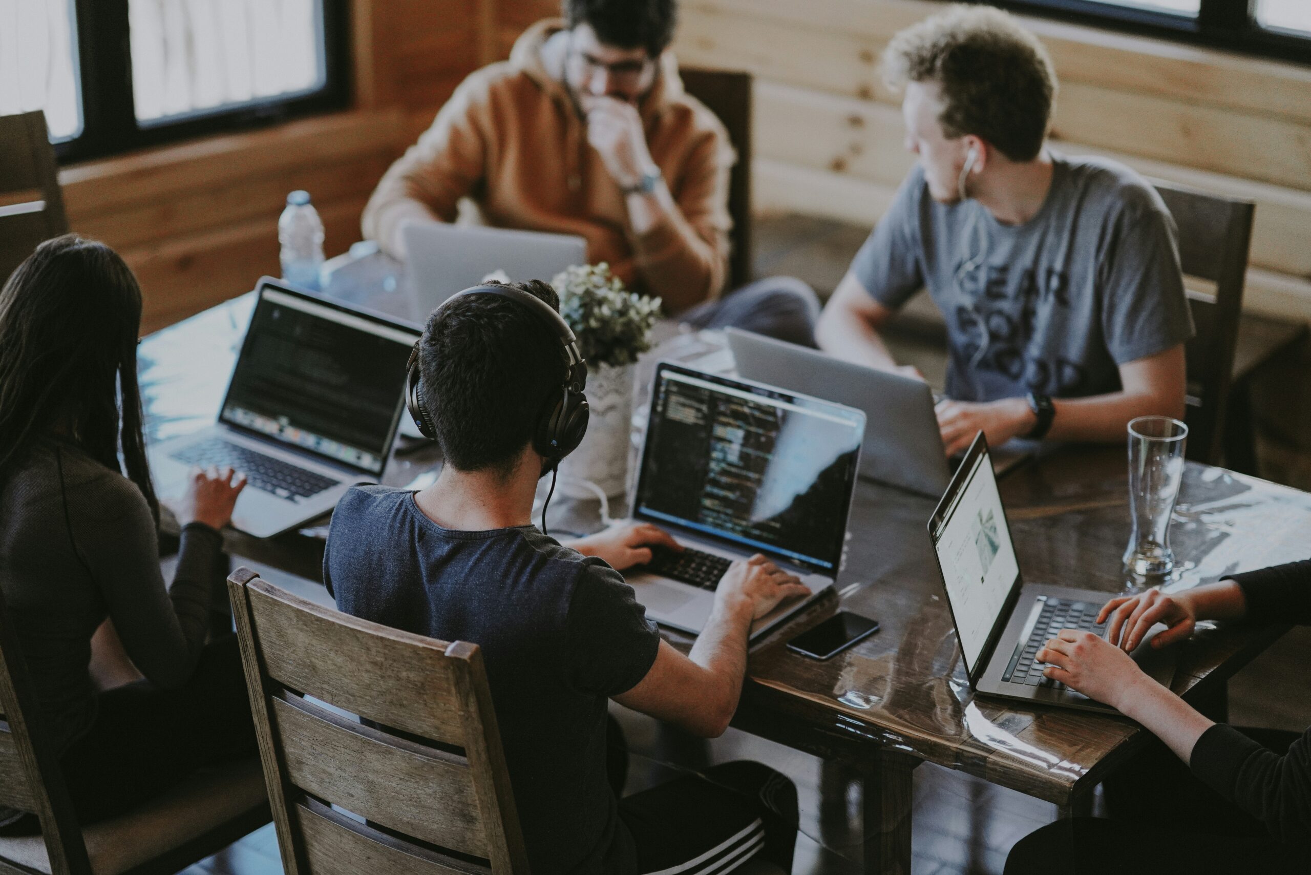 Why Mid-Market Companies Hire Dedicated Shopify Developers (Not App Agencies)