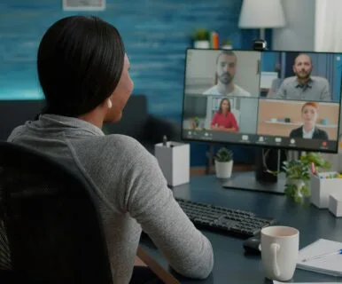 Dedicated React developers vs project-based agency staffing model
